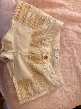 Zara Cream Embroidered Women's Jean Shorts